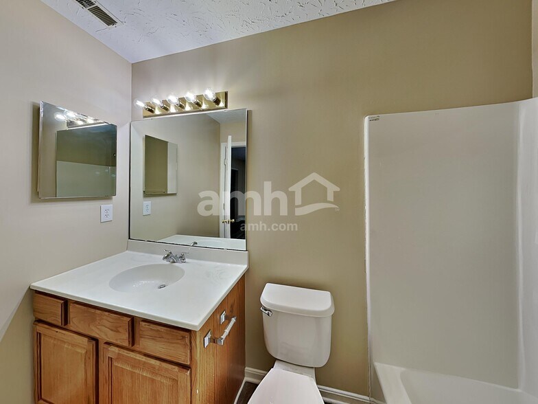 Building Photo - 11 Glenpark Ct