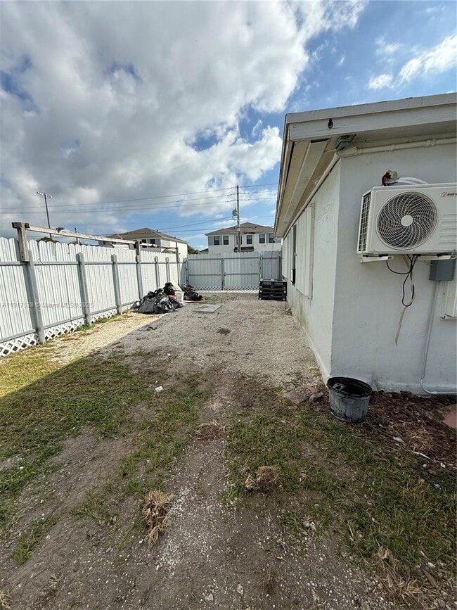 Building Photo - 22020 SW 114th Ave