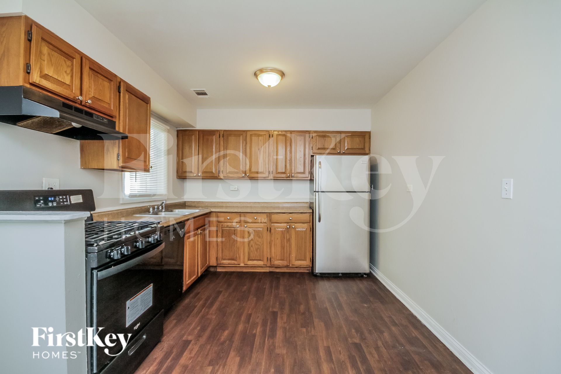 Building Photo - 400 Watseka St