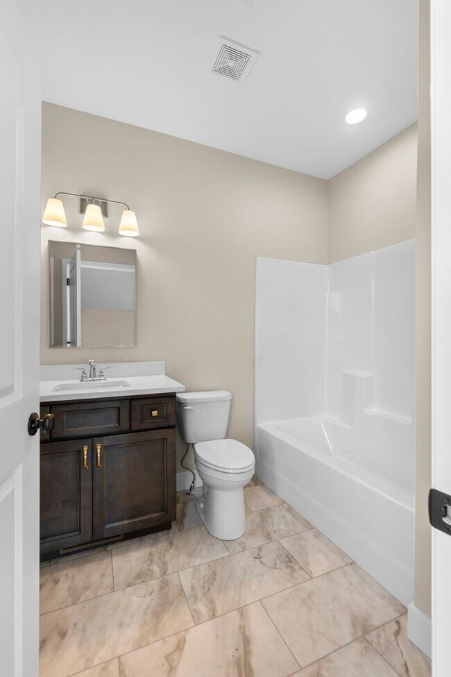 Building Photo - 2272 Heywood Mdws