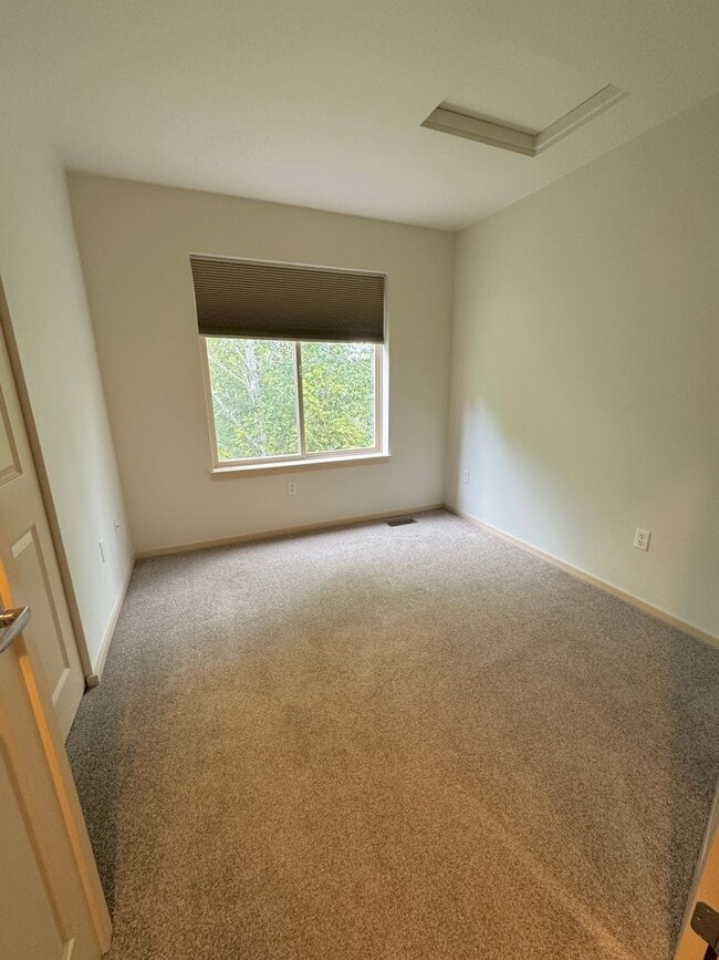 Building Photo - 3bd/3ba Issaquah Townhouse