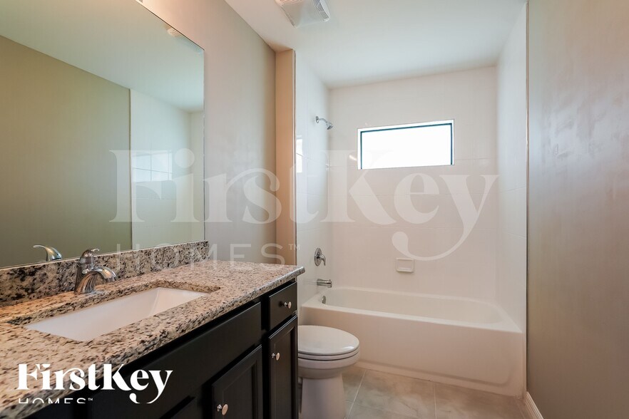 Building Photo - 2616 30th St SW