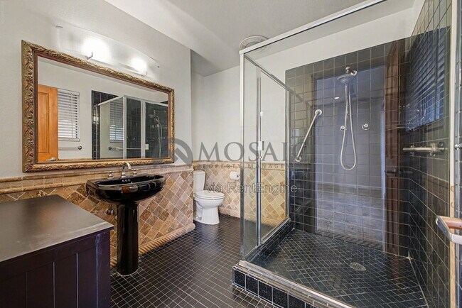Building Photo - 3333 E Medlock Dr