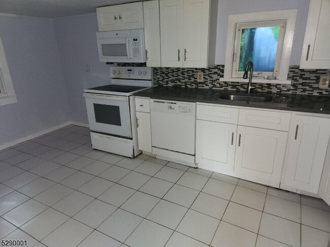 Building Photo - 72 Glenwood Mt Rd