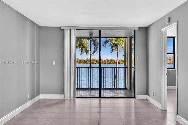 Building Photo - 118 Lake Emerald Dr
