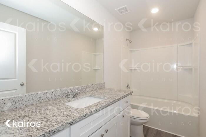 Building Photo - 3529 Bridgewood Dr