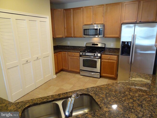 Building Photo - 7557 Stoney Run Dr