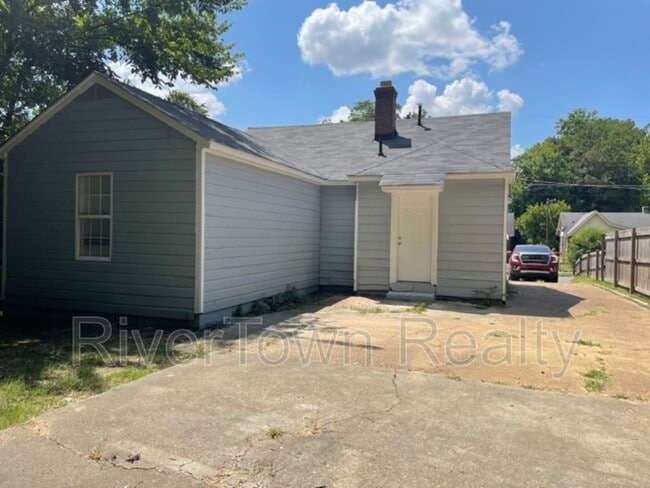 Building Photo - 822 Kippley St
