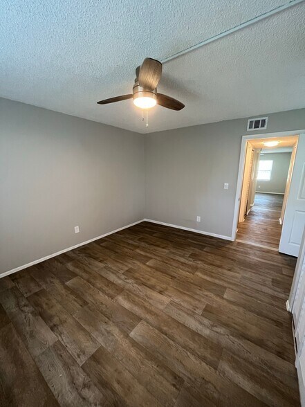 Building Photo - 1 Bed/1 Bath - Unit C1