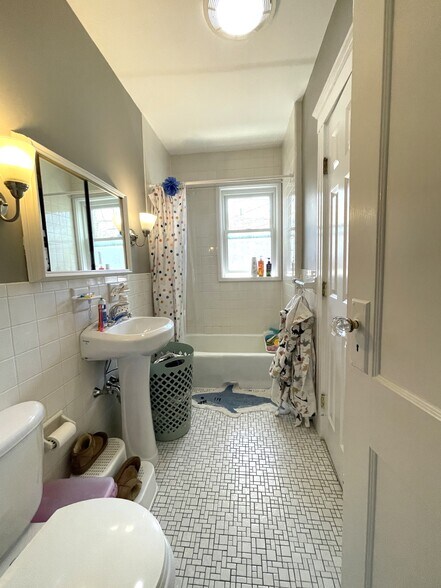 Building Photo - 15 Westbourne Rd