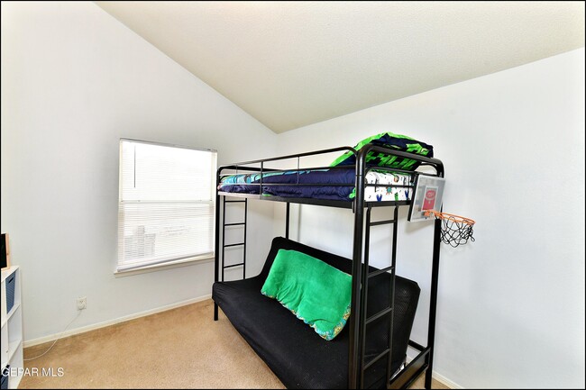 Building Photo - 10937 Northview Dr