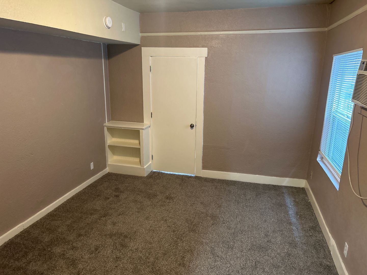 Building Photo - Y Street