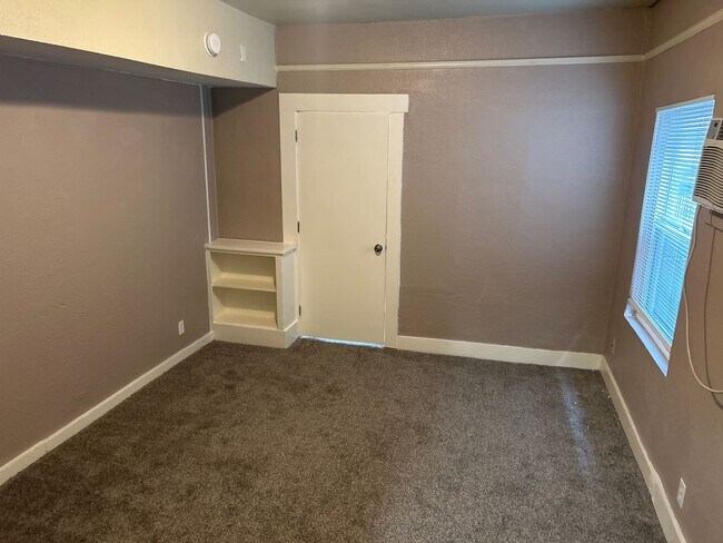 Building Photo - Y Street