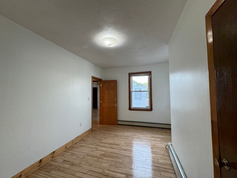 Building Photo - 114 Thorndike St