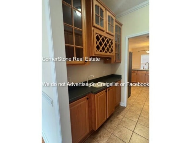 Building Photo - 6499 Chamblee Dr