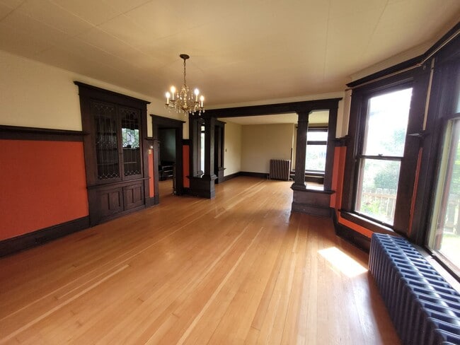 Building Photo - Charming Home in the York Neighborhood
