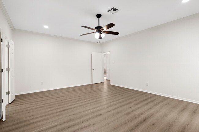 Building Photo - 3223 Country Club Blvd