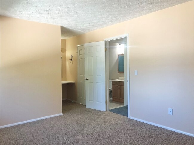 Building Photo - 104 Norwich Dr