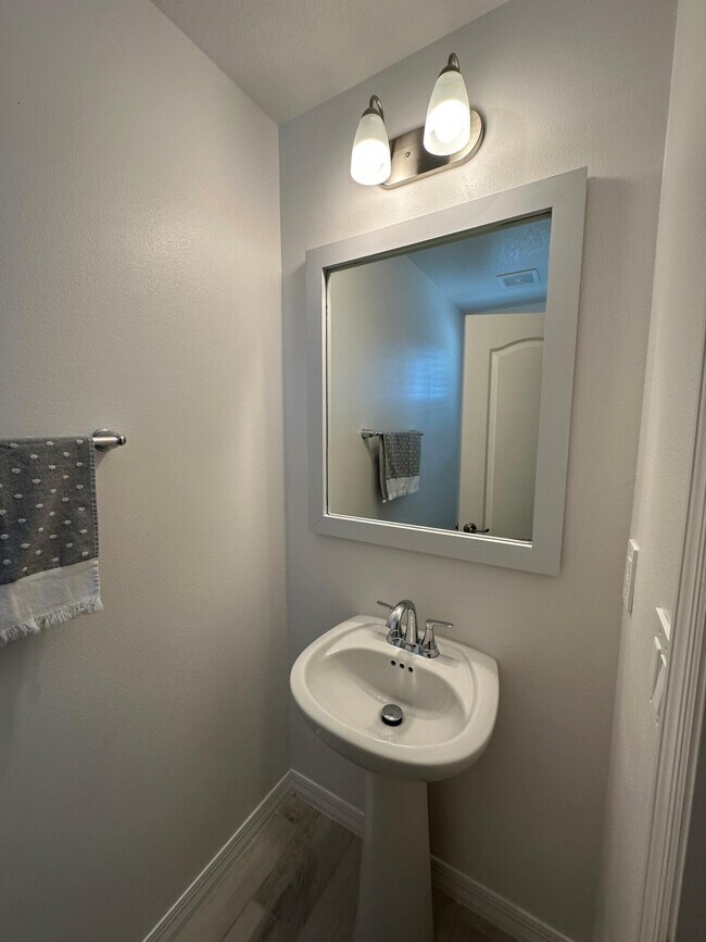 Building Photo - 10936 SW Vasari Way