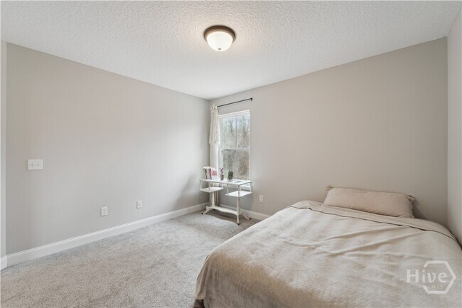 Building Photo - 601 Meloney Dr