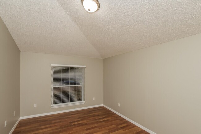 Building Photo - 371 SW Feldman Ave
