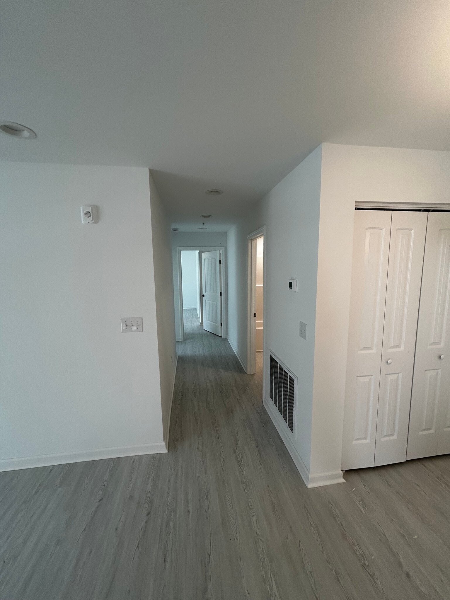 Building Photo - 171 Charter Dr