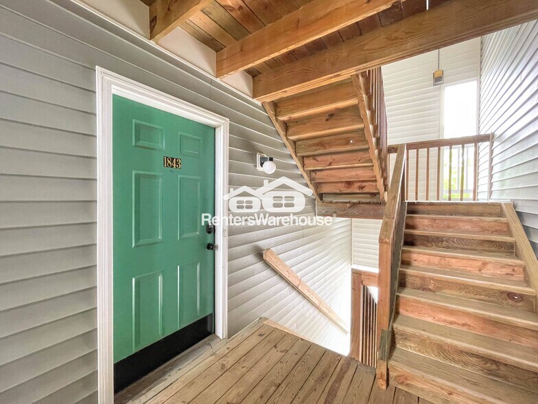 Building Photo - 1843 Chantilly Ct
