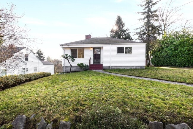 Building Photo - Updated 3 Bedroom Northgate Home with Atta...