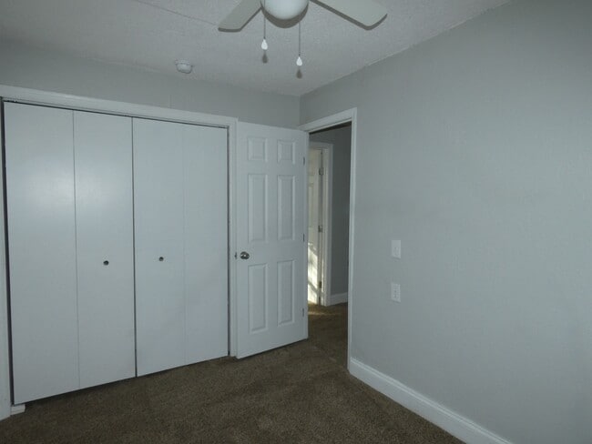 Building Photo - 10620 N Locust Ct