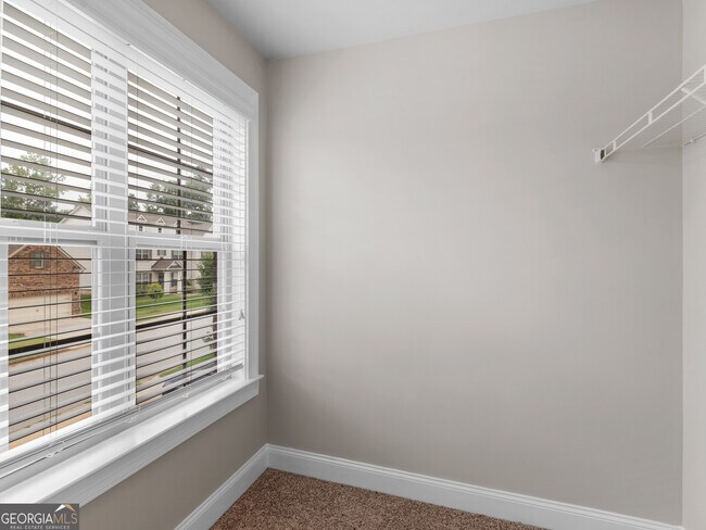 Building Photo - 185 Regency Pl