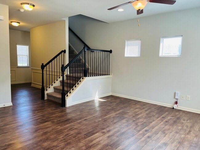 Building Photo - Wow! Check out this charming 3 bedroom 2.5 bathroom home in Newnan!