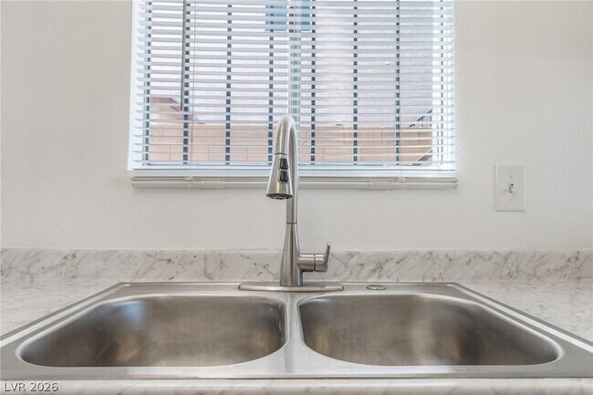 Building Photo - 2257 Exeter Dr