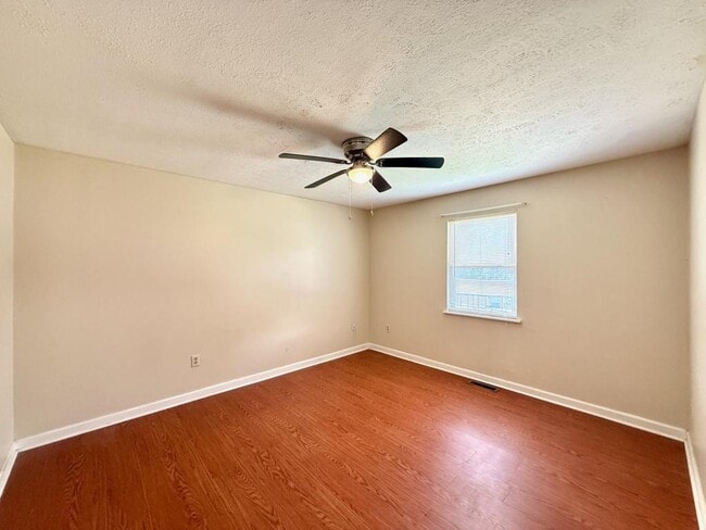 Building Photo - 2884 Blue Ridge Dr