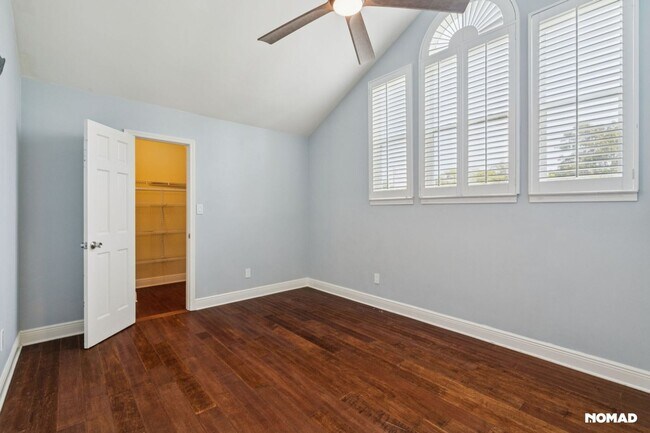 Building Photo - Spacious 4BR House in Pensacola; Pool