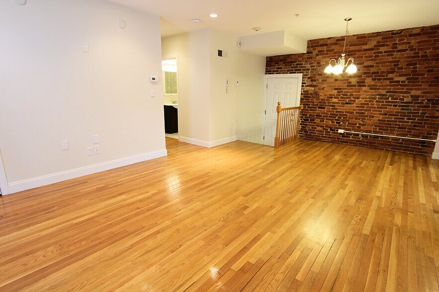 Building Photo - 3 Griggs Pl
