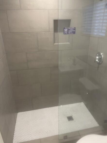 shower - 3521 W 59th St