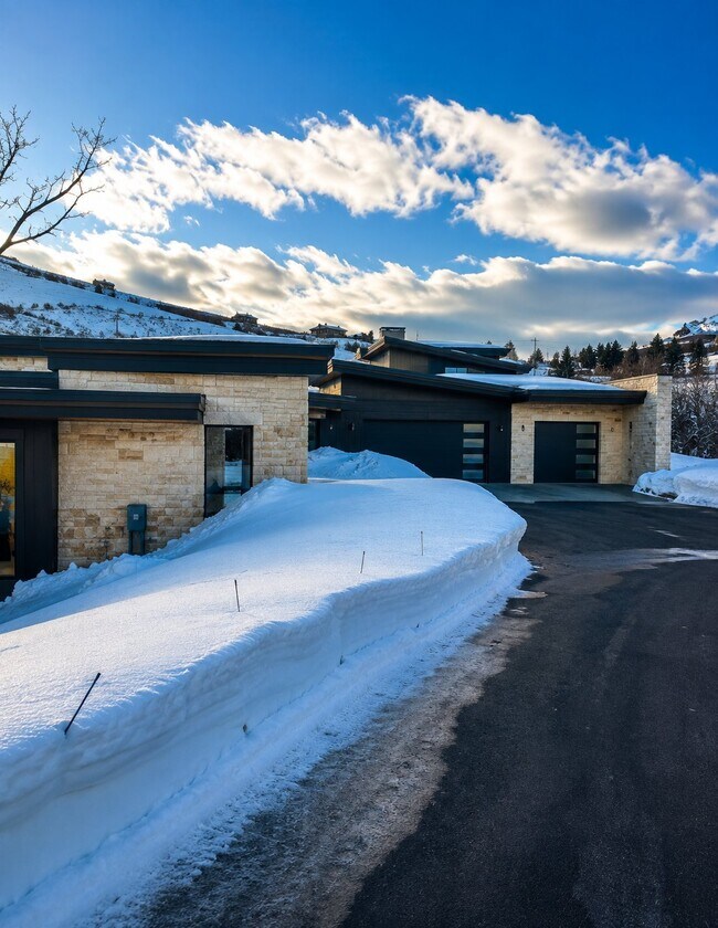 Building Photo - 13265 N Deer Canyon Dr