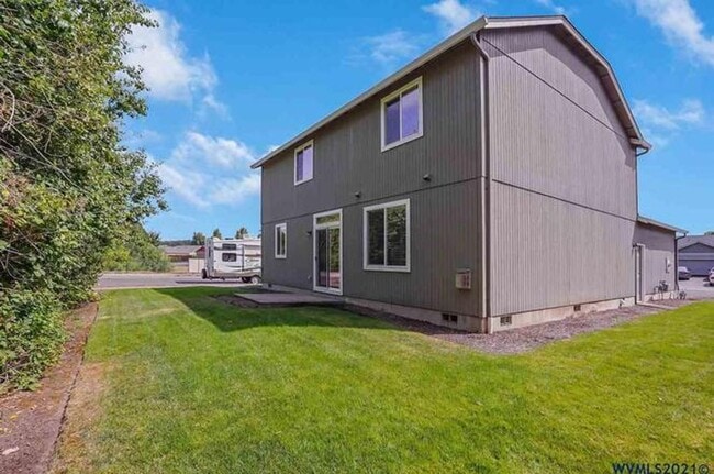 Building Photo - 848 NE Millstream Pl