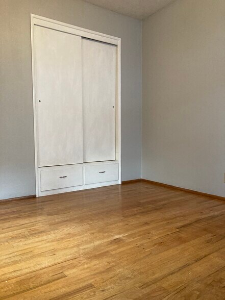 Building Photo - 6124 NE Multnomah St