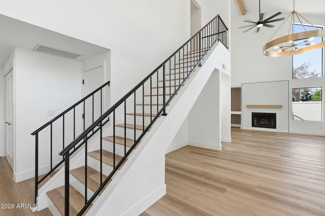 Building Photo - 2029 N Sunset Dr