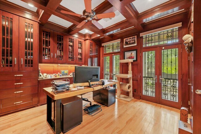 Building Photo - Refined Elegance Meets Modern Innovation i...