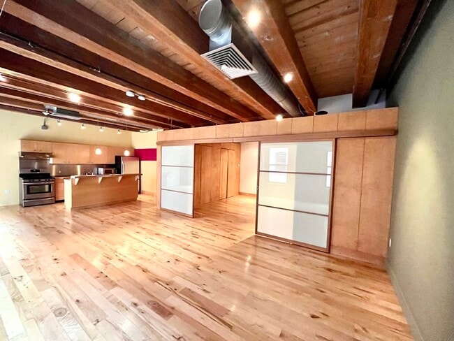 Building Photo - 27 Wormwood St