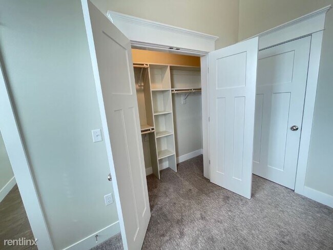 Building Photo - 3 br, 2.5 bath Townhome - 13174 Lincoln Rd