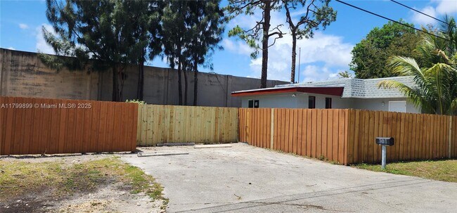 Primary Photo - 901 SW 13th St