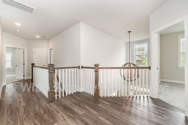 Building Photo - 209 Forsythia Ln