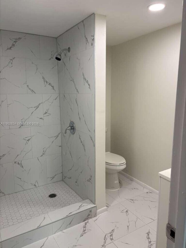 Building Photo - 10090 NW 80th Ct