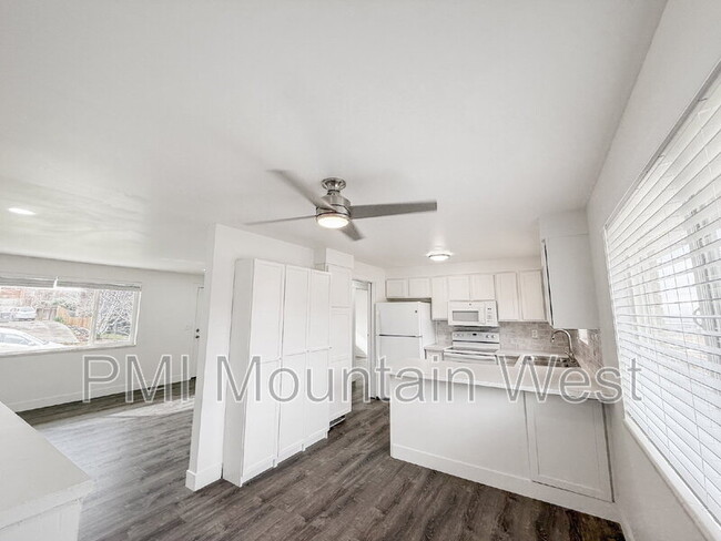 Building Photo - 1011 Claremont Dr