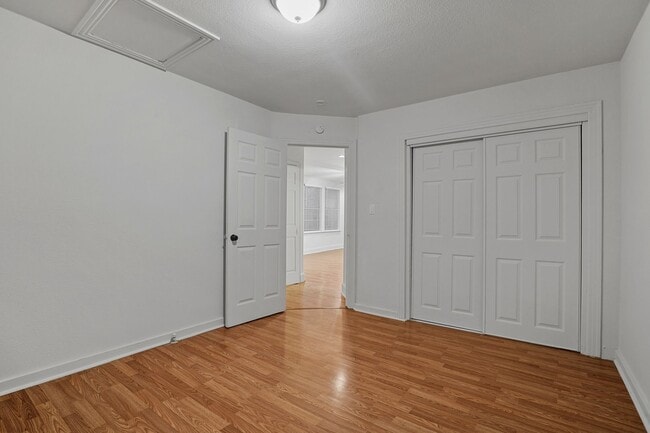 Building Photo - Welcome to your newly updated 2 bedroom, 1 bath home!