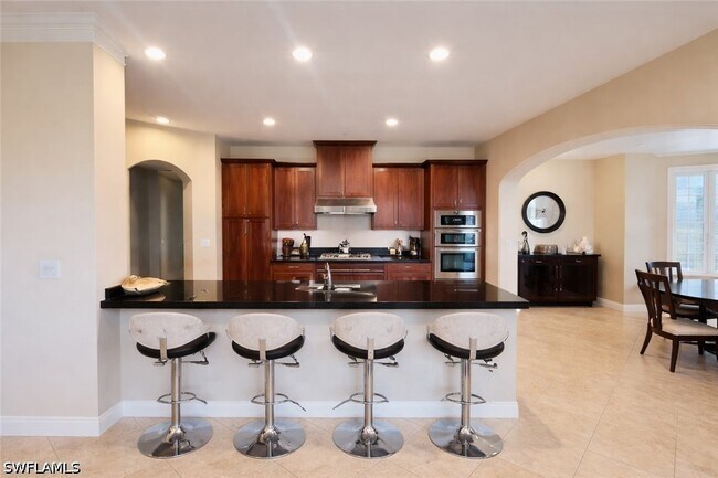 Building Photo - 2547 Marquesa Royale Ln