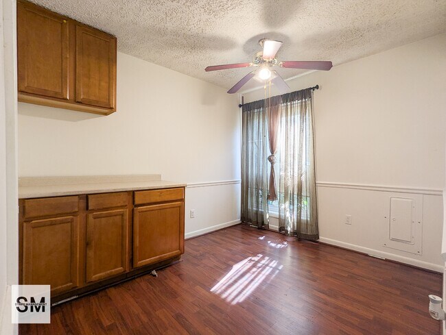 Building Photo - 8675 Seasons Way